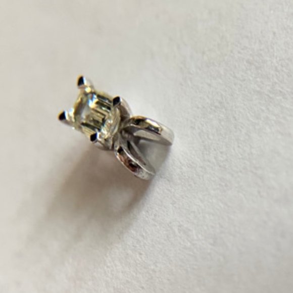 1/5 CT Emerald Cut Diamond Solitaire Pendant 14K. - Picture 8 of 12